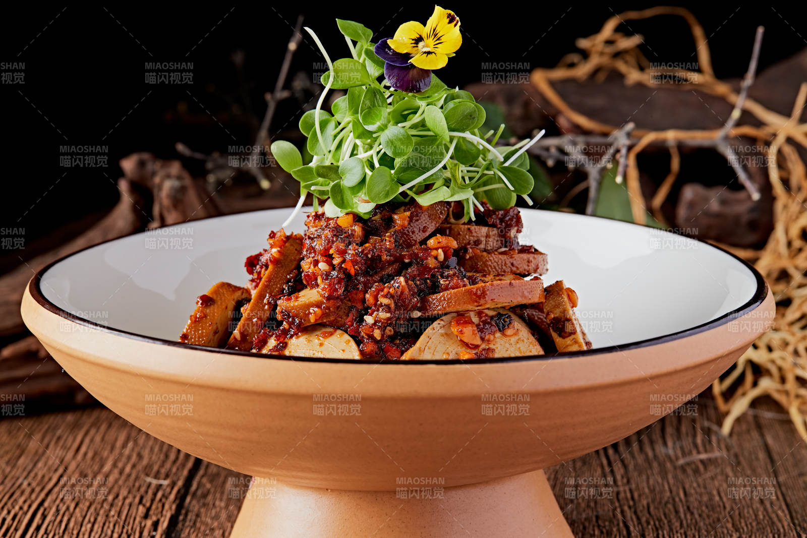 豆苗辣酱熏豆皮卷