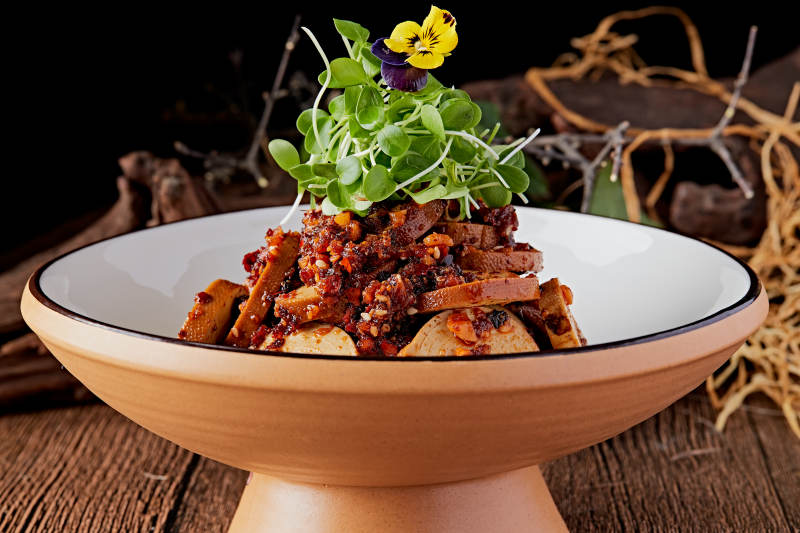 豆苗辣酱熏豆皮卷