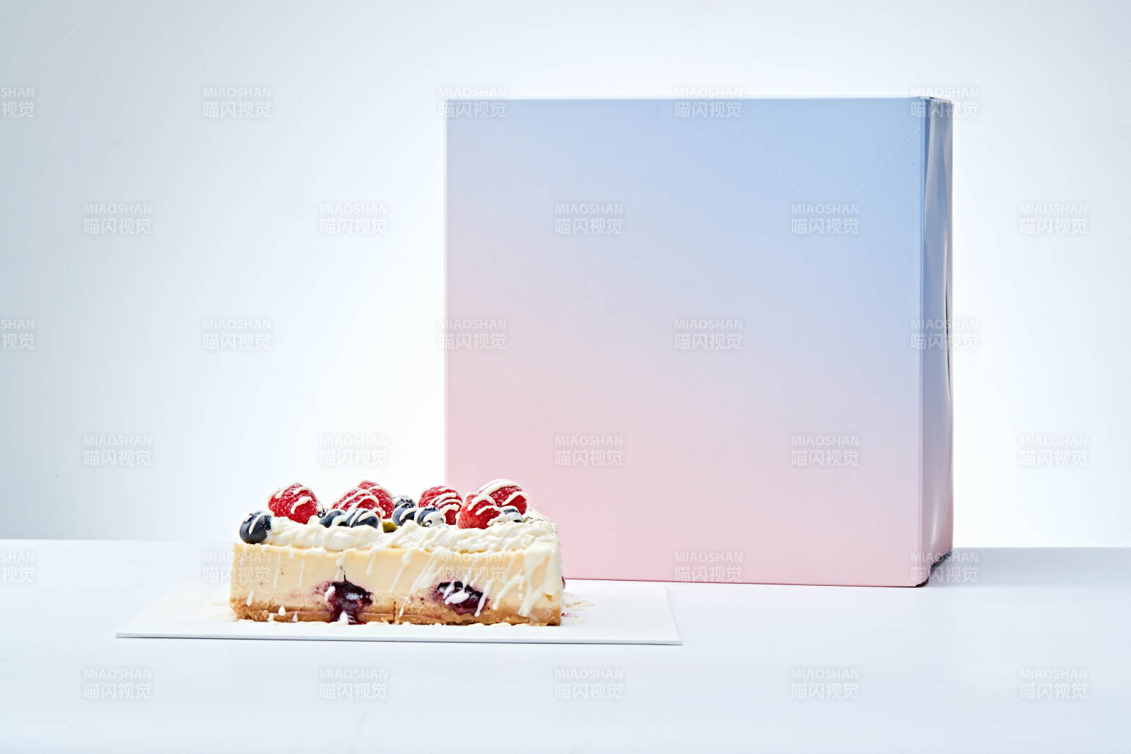 藍莓樹莓鮮奶慕斯蛋糕