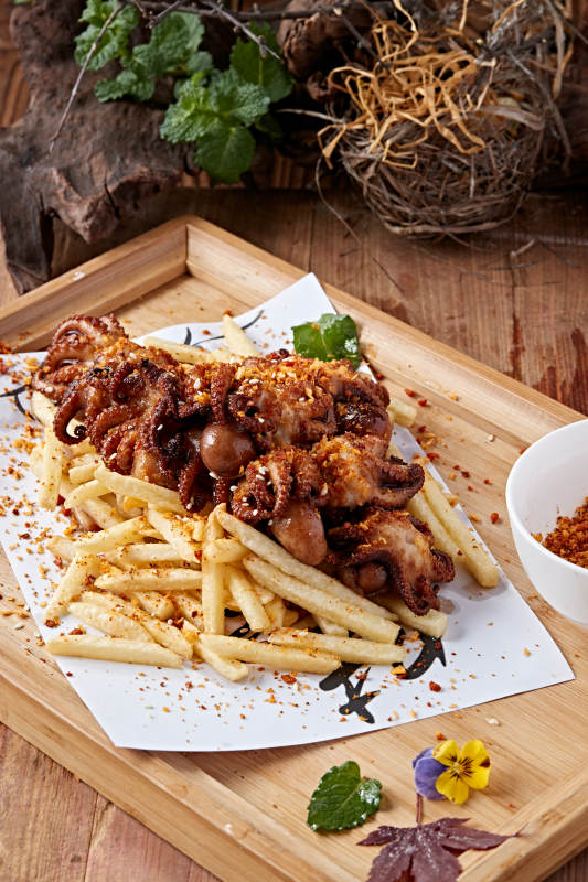 炸薯條配醬爆小八爪