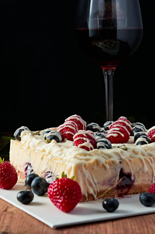 蓝莓树莓鲜奶慕斯蛋糕