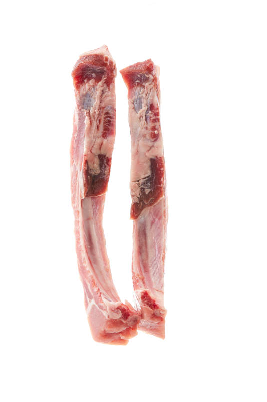 白色背景下的生鮮豬肋排
