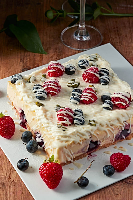 蓝莓树莓鲜奶慕斯蛋糕