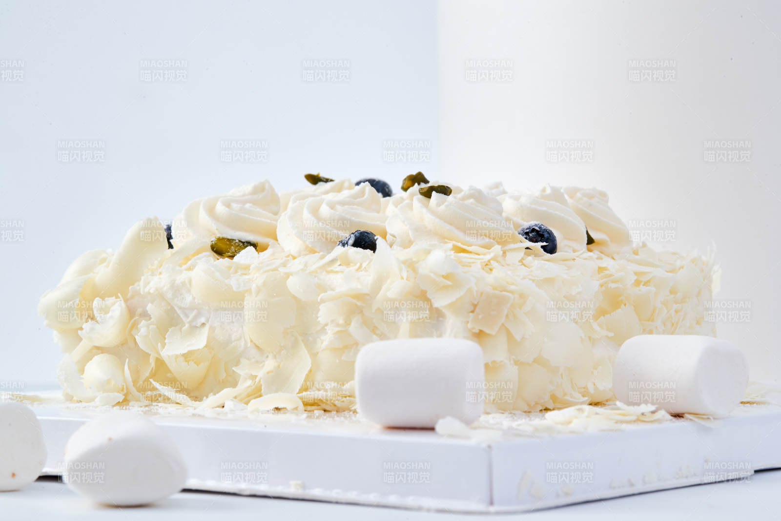 蓝莓白巧克力鲜奶慕斯榴莲蛋糕