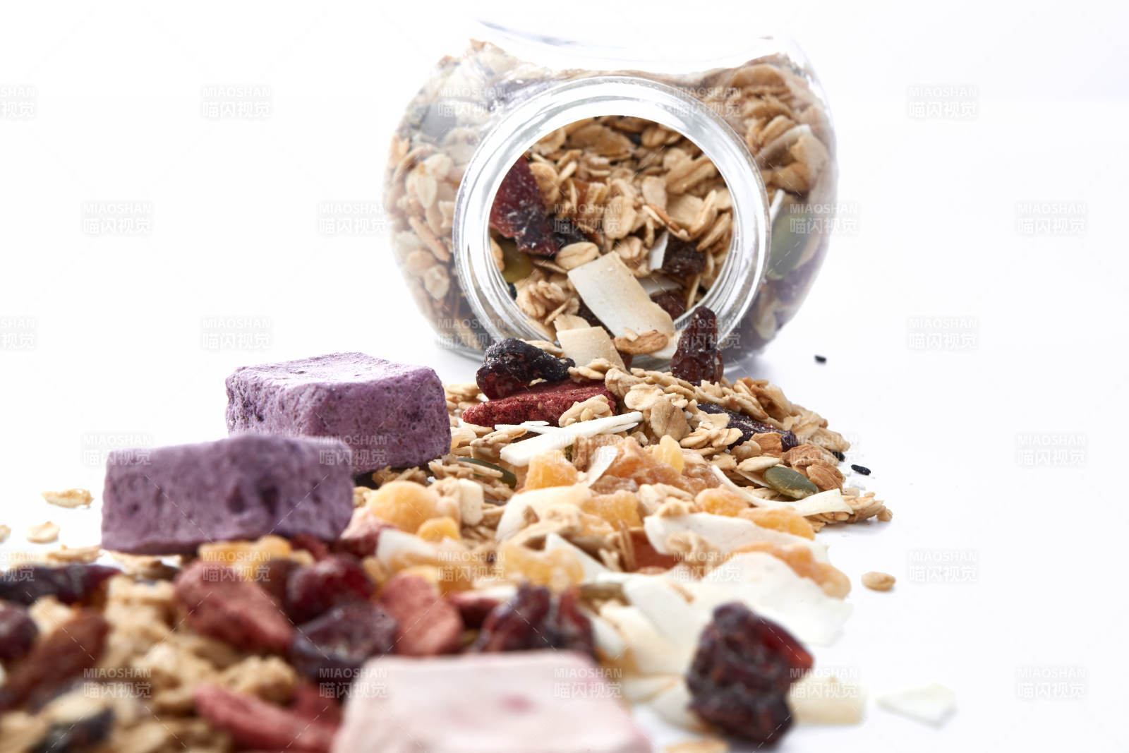 美味健康的营养早餐坚果混合烤燕麦