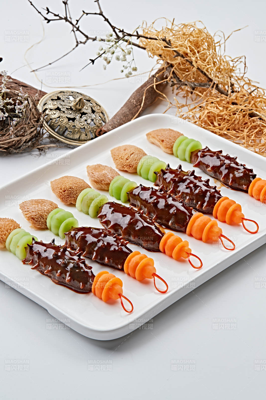 毛笔造型的浇汁梅花参