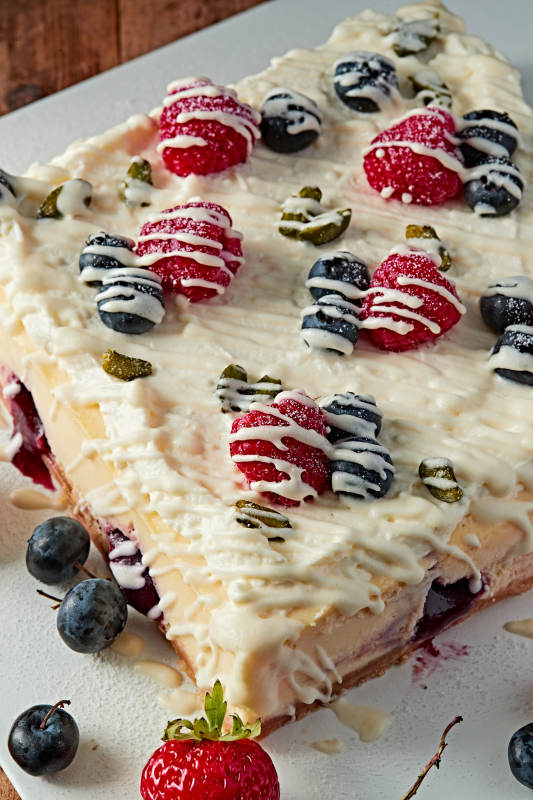 蓝莓树莓鲜奶慕斯蛋糕