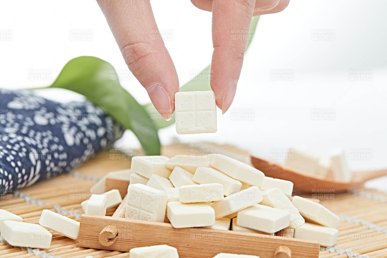 浓香甜美滋味浓郁的蒙族牛奶制品特写