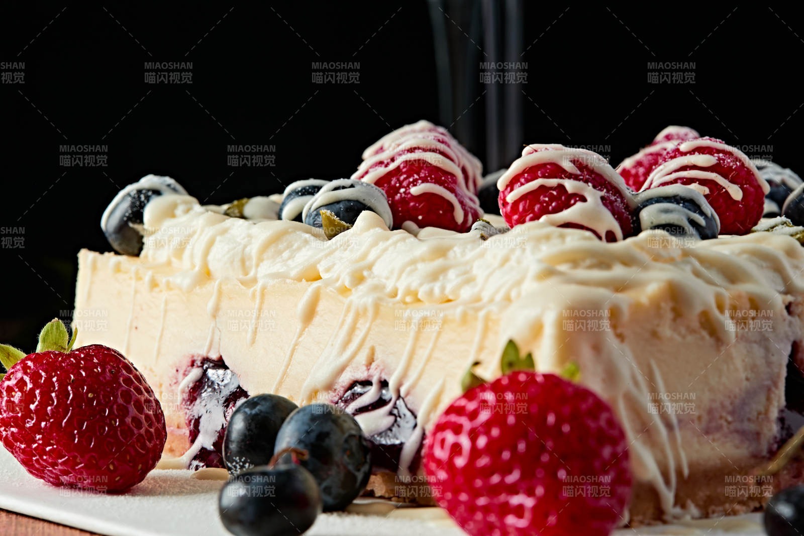 藍(lán)莓樹莓鮮奶慕斯蛋糕