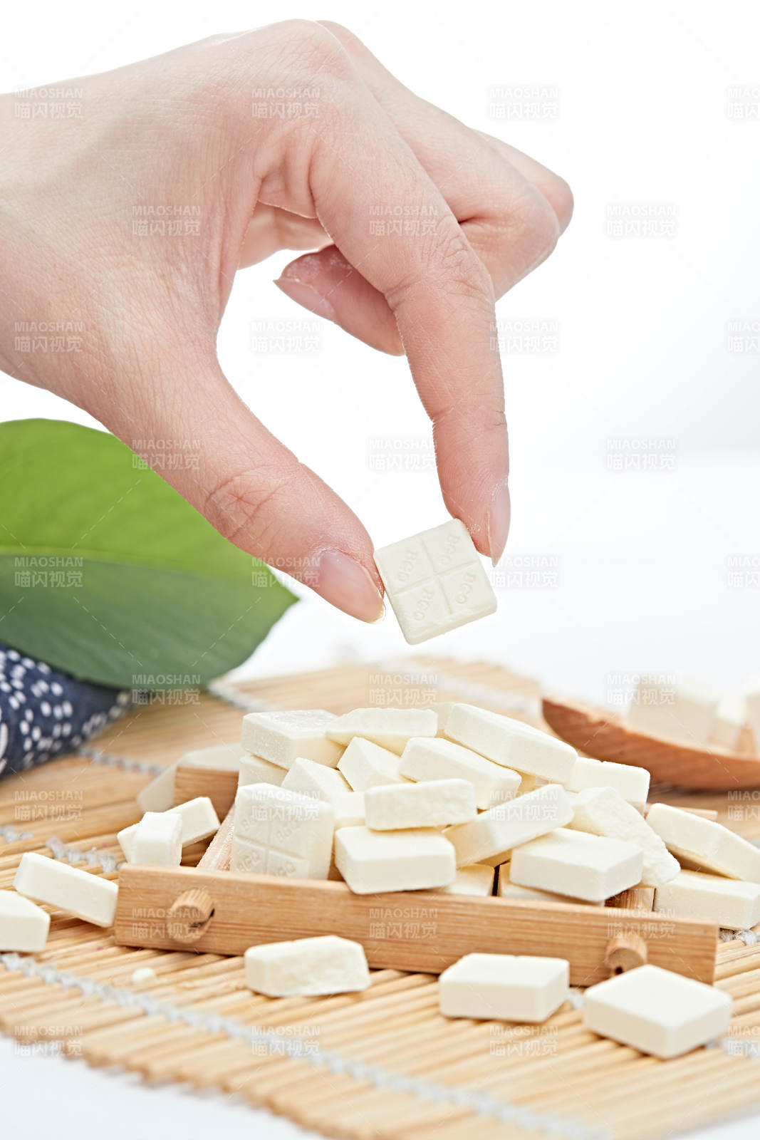 浓香甜美滋味浓郁的蒙族牛奶制品特写