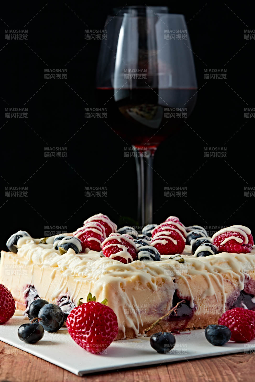 藍莓樹莓鮮奶慕斯蛋糕