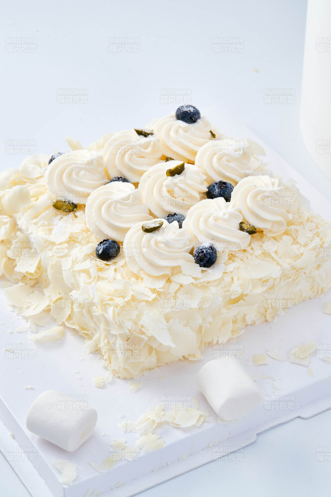 蓝莓白巧克力鲜奶慕斯榴莲蛋糕