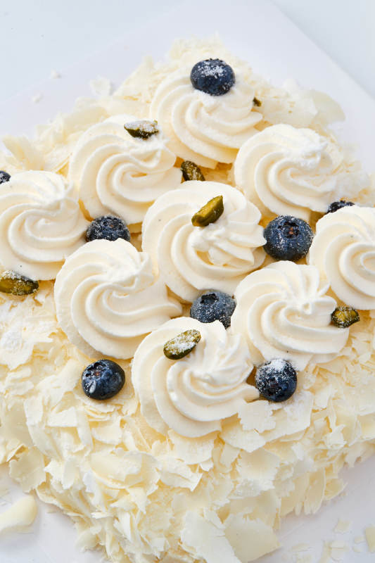 蓝莓白巧克力鲜奶慕斯榴莲蛋糕