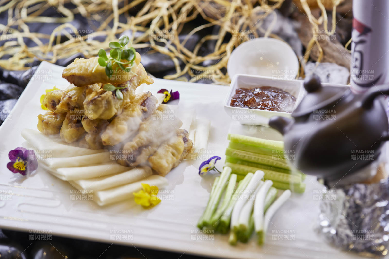 裹面香炸豬肘花配卷餅