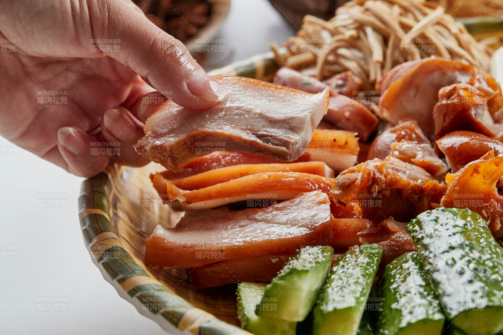 竹制笸箩装的农家大丰收