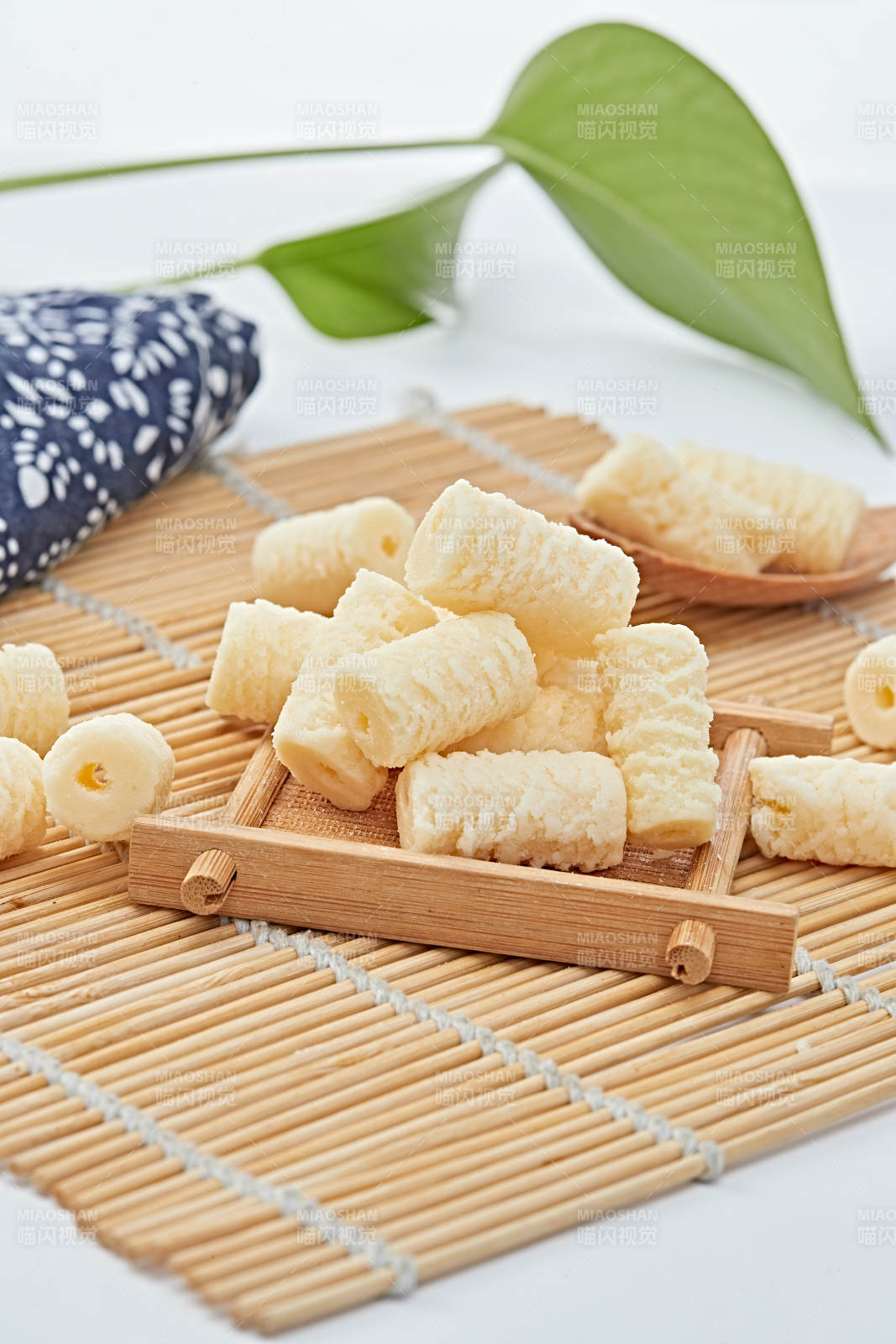 浓香甜美滋味浓郁的蒙族牛奶制品特写