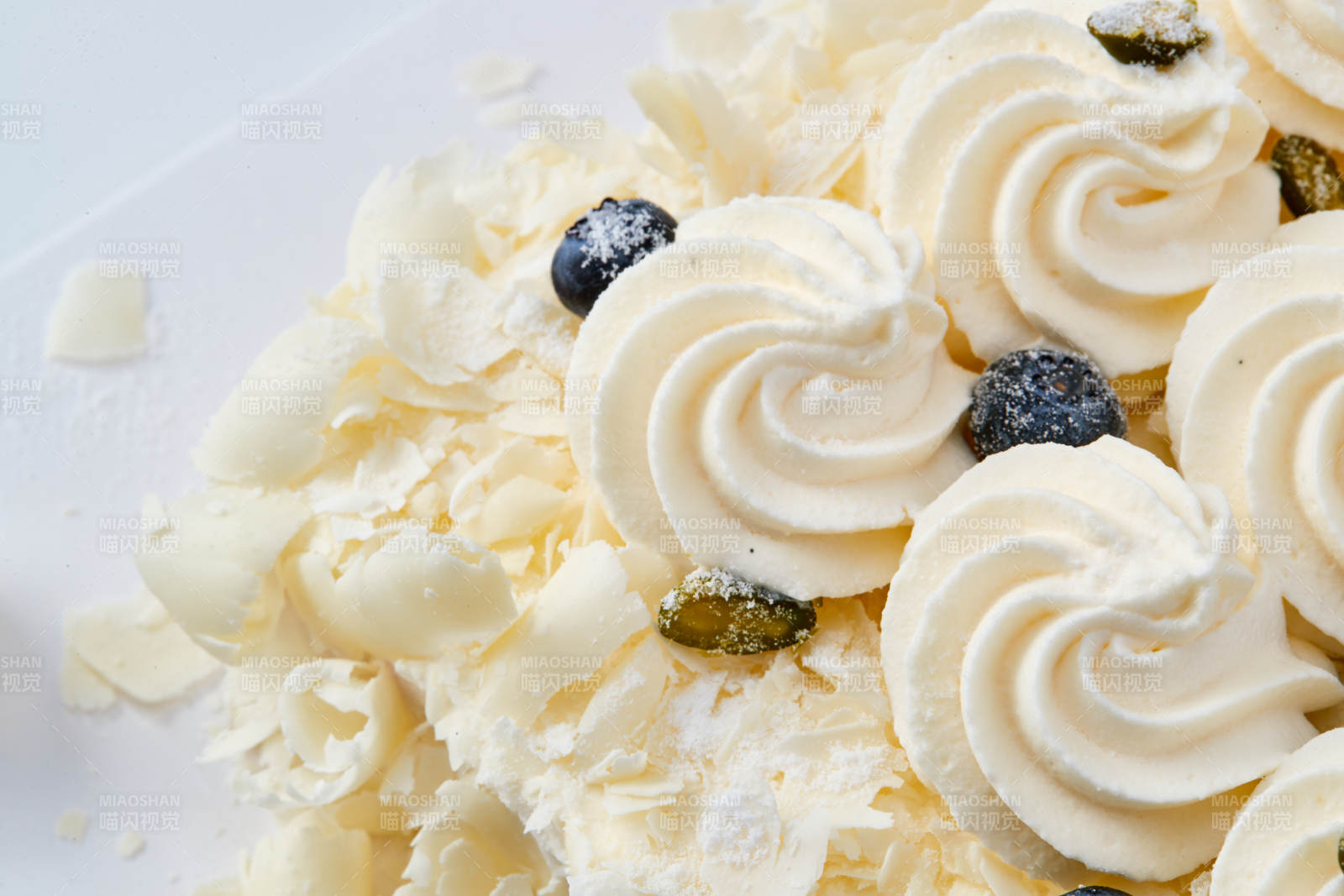 蓝莓白巧克力鲜奶慕斯榴莲蛋糕