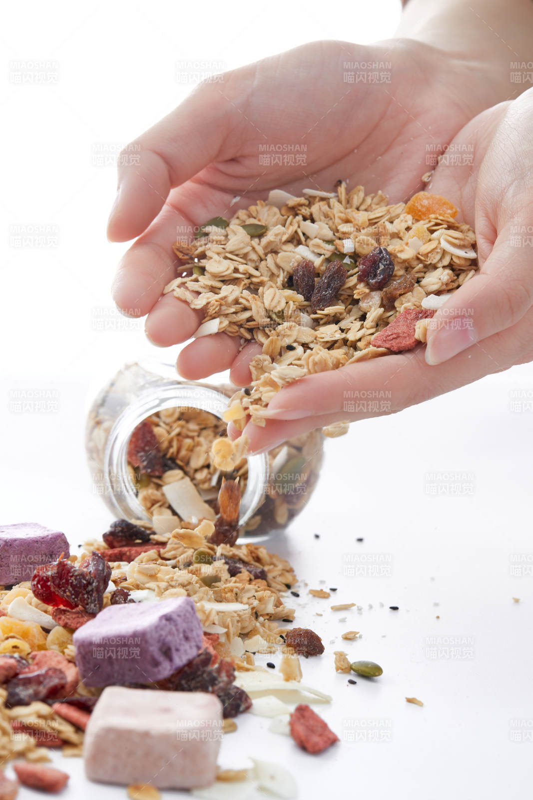 美味健康的营养早餐坚果混合烤燕麦