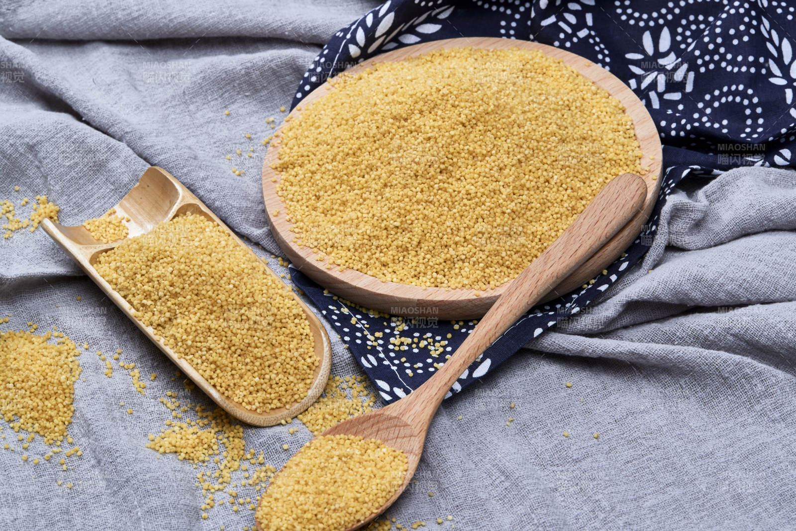 质量上乘的金黄小米粟米
