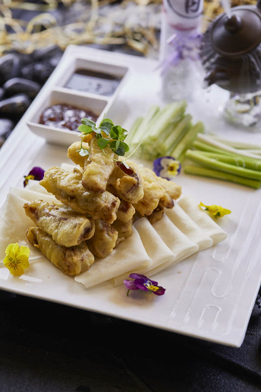 裹面香炸猪肘花配卷饼