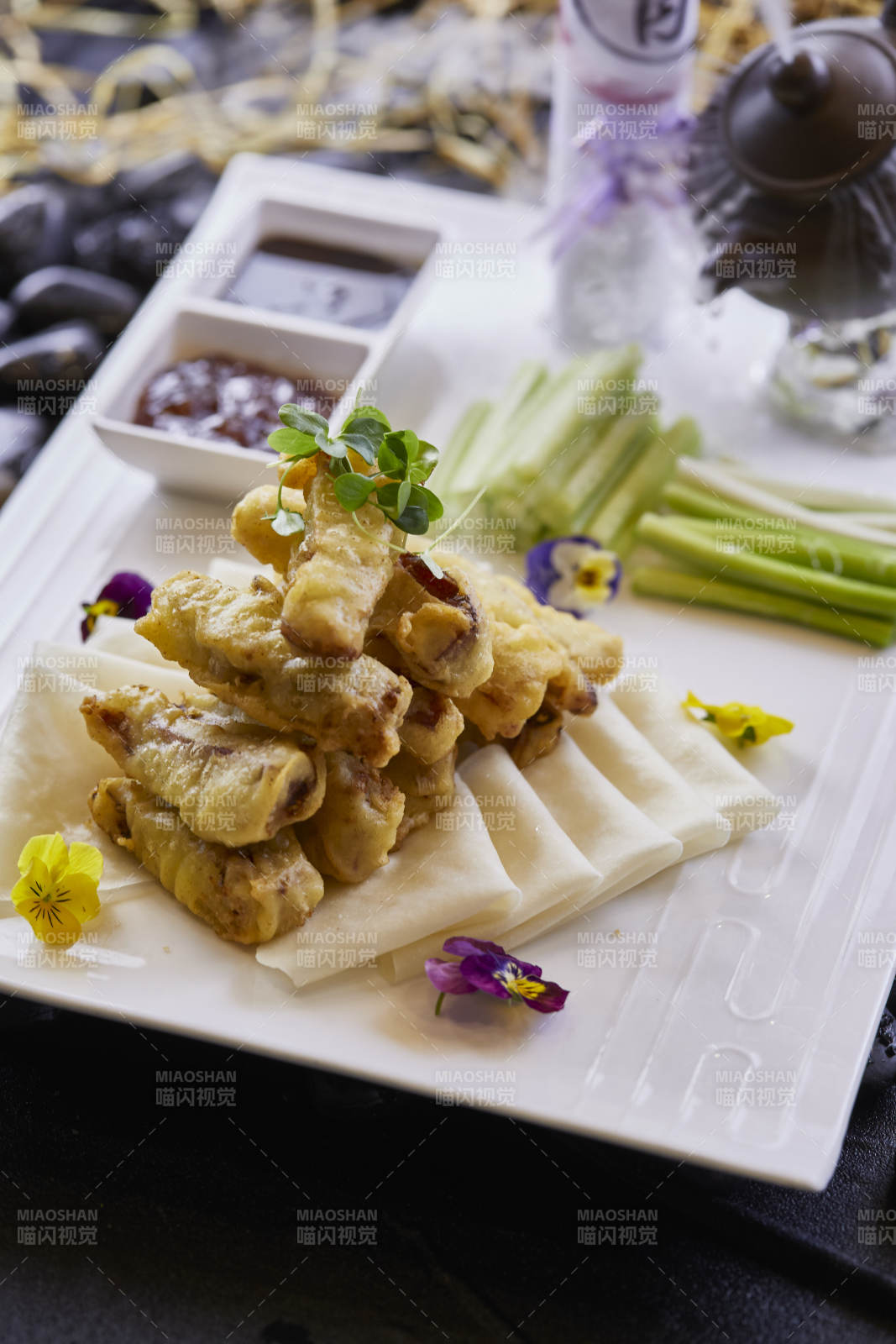 裹面香炸猪肘花配卷饼