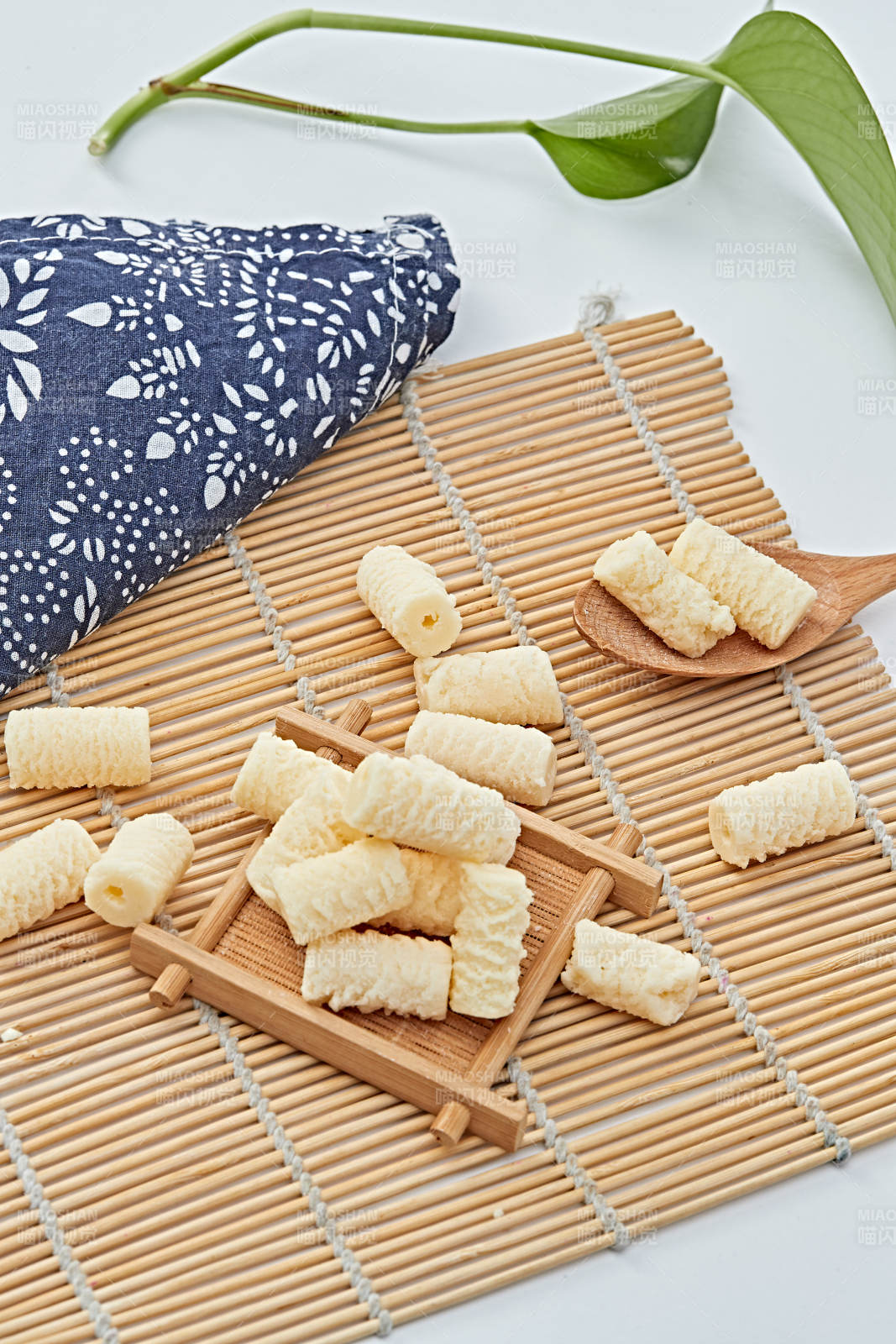 浓香甜美滋味浓郁的蒙族牛奶制品特写