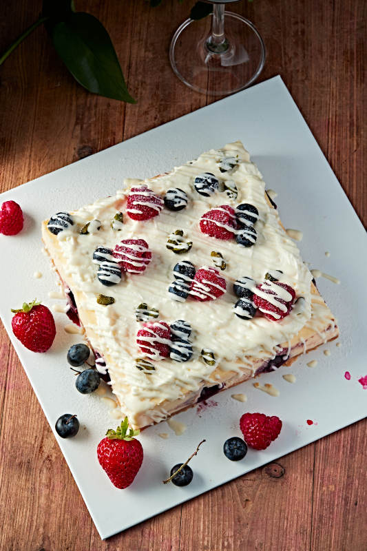 蓝莓树莓鲜奶慕斯蛋糕