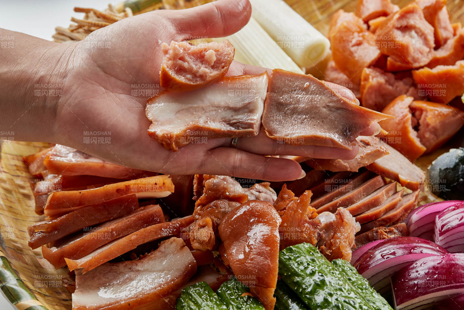 竹制笸箩装的农家大丰收