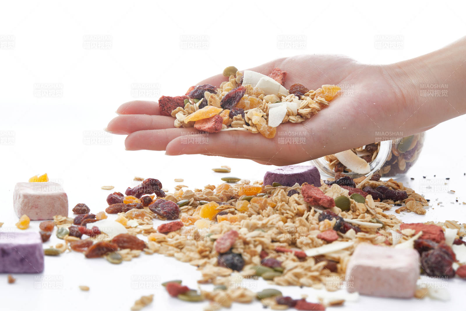 美味健康的营养早餐坚果混合烤燕麦