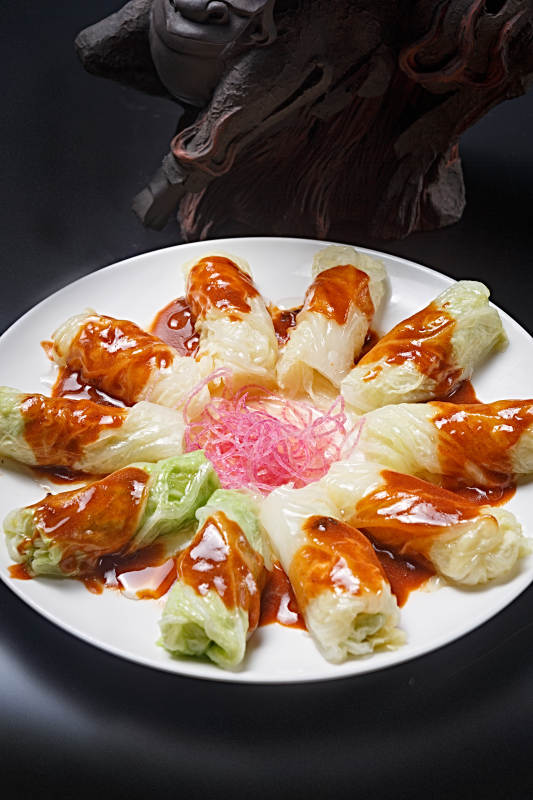 包菜浇汁蒸水晶大虾卷