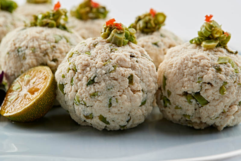 精美磁盤裝的香椿粒巧拌麻豆腐