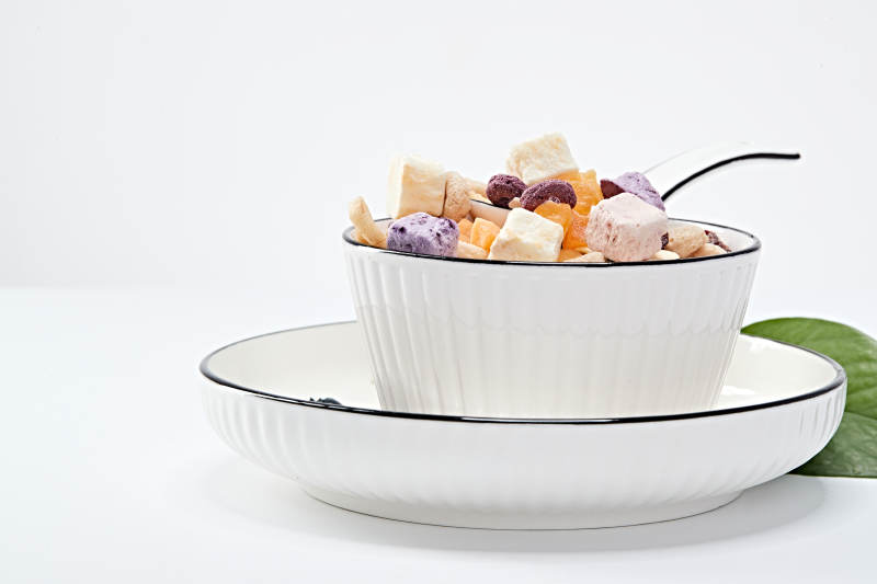 美味健康的营养早餐坚果混合烤燕麦