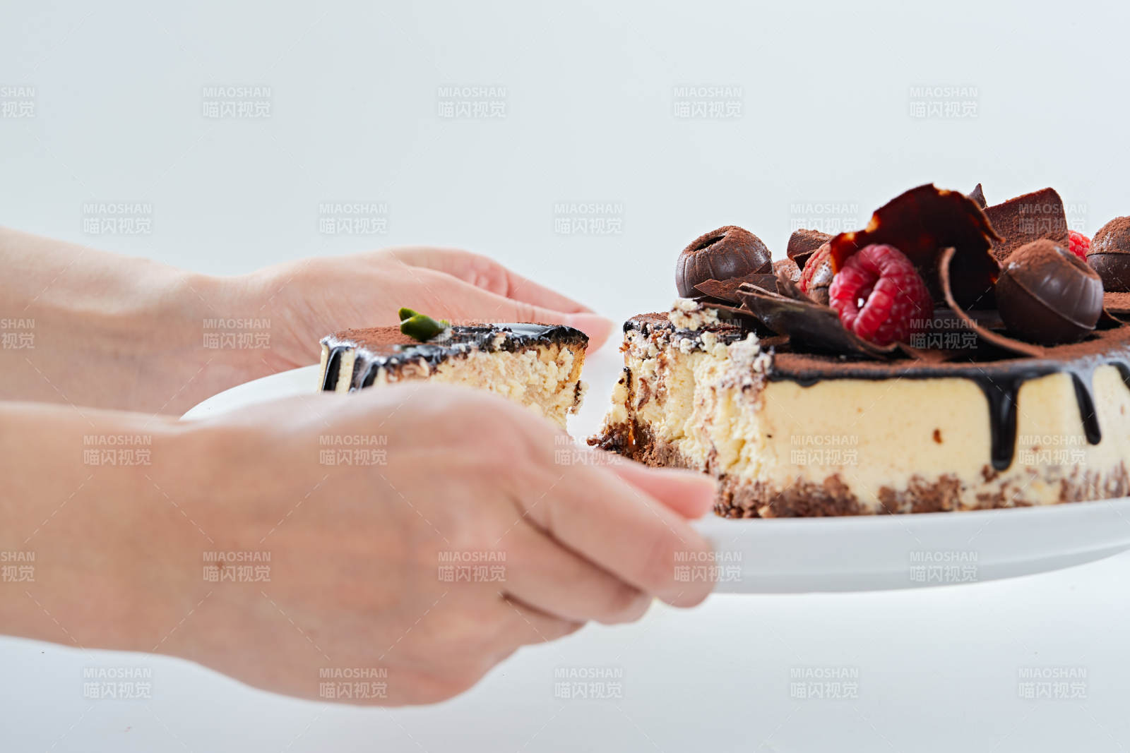 可可撒粉黑巧克力奶酪慕斯蛋糕