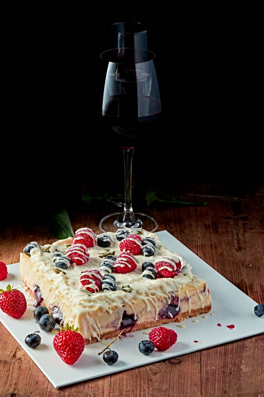 蓝莓树莓鲜奶慕斯蛋糕