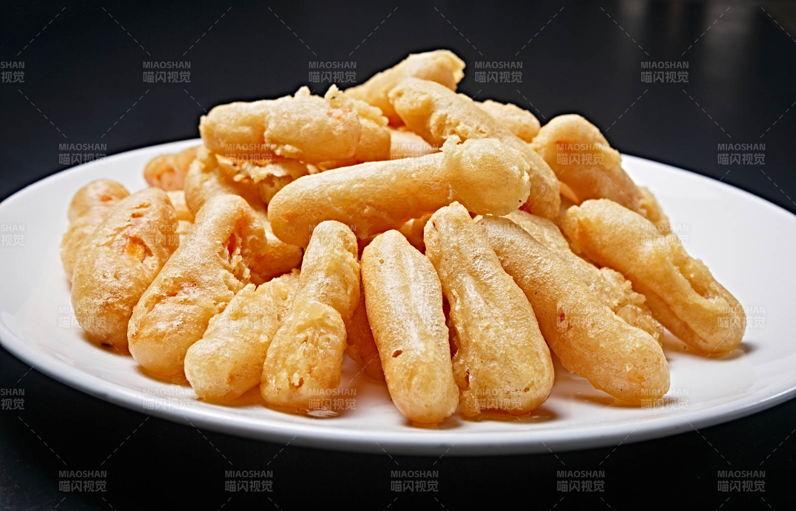 白色瓷盤裝的拖面干炸里脊