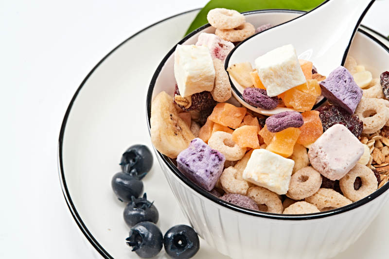 美味健康的营养早餐坚果混合烤燕麦