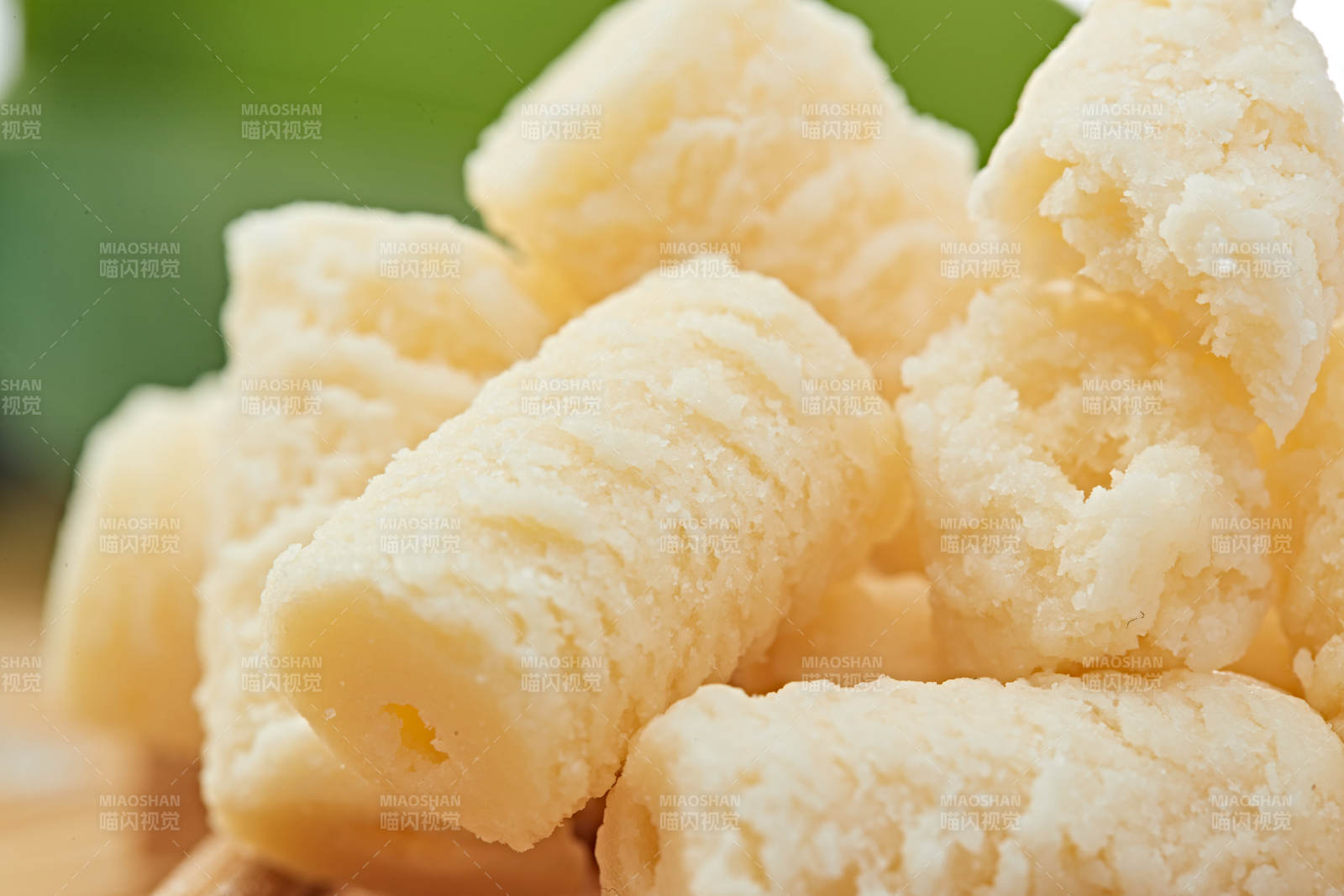 浓香甜美滋味浓郁的蒙族牛奶制品特写