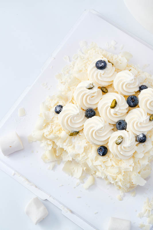 蓝莓白巧克力鲜奶慕斯榴莲蛋糕