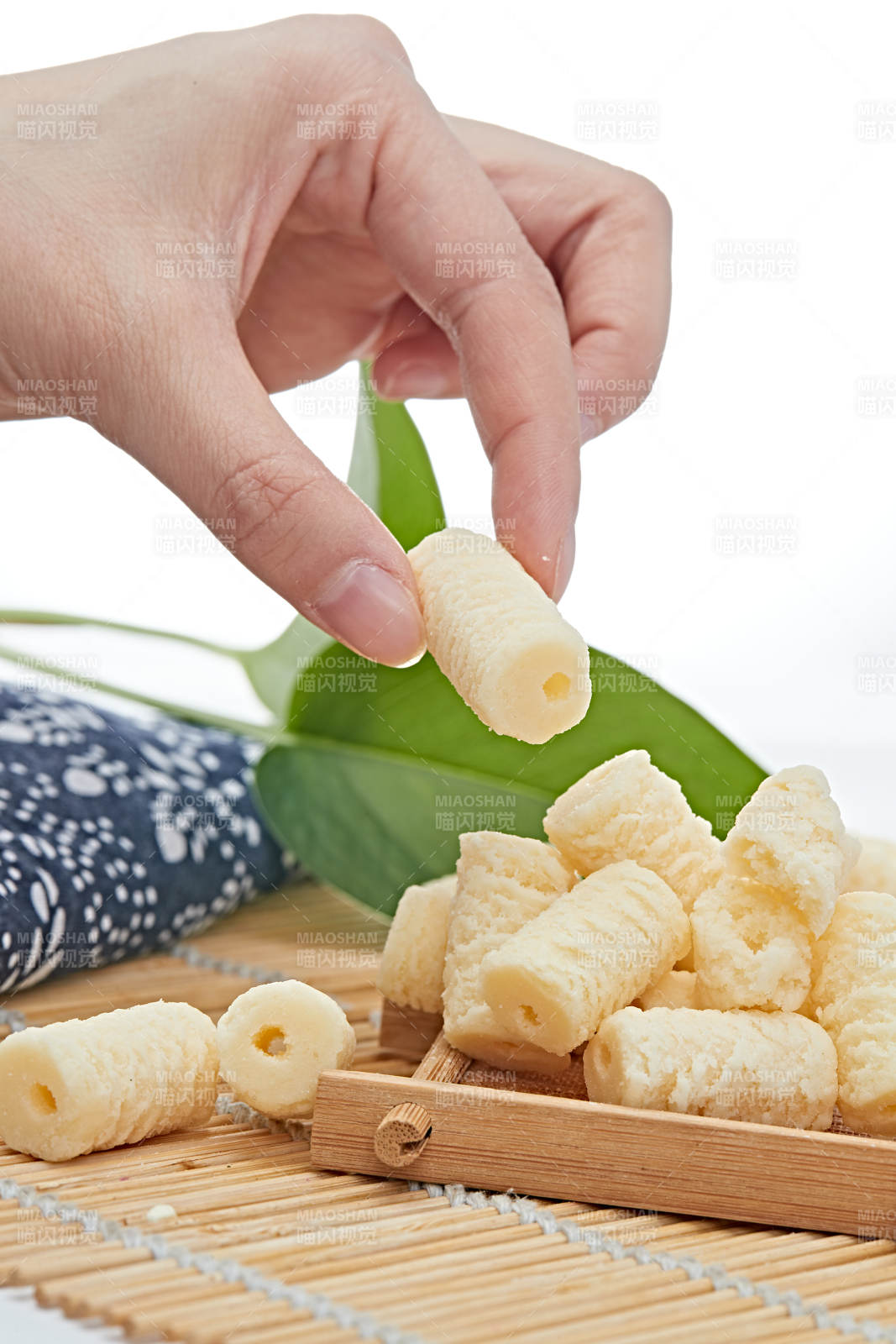 浓香甜美滋味浓郁的蒙族牛奶制品特写