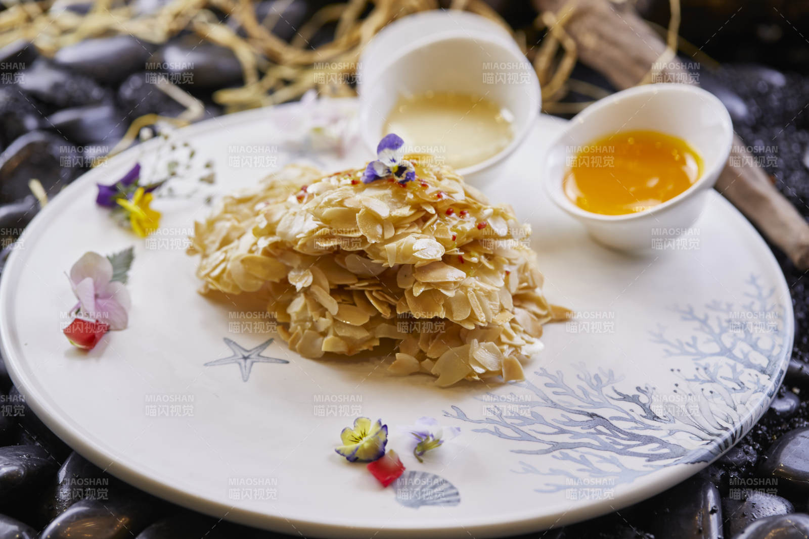 裹杏仁片香炸深海鳕鱼肉