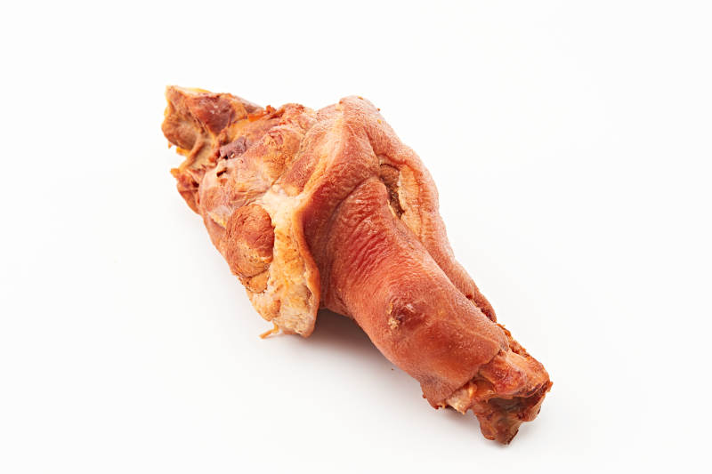 烟熏小香猪肘子