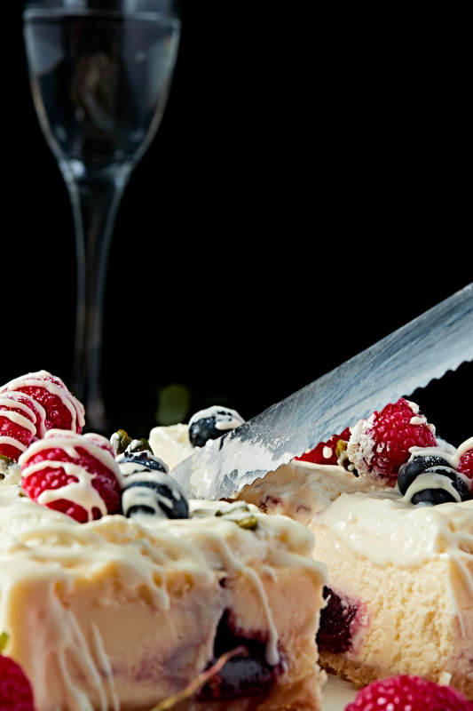 蓝莓树莓鲜奶慕斯蛋糕