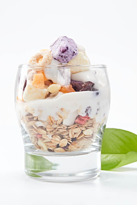 美味健康的营养早餐坚果混合烤燕麦