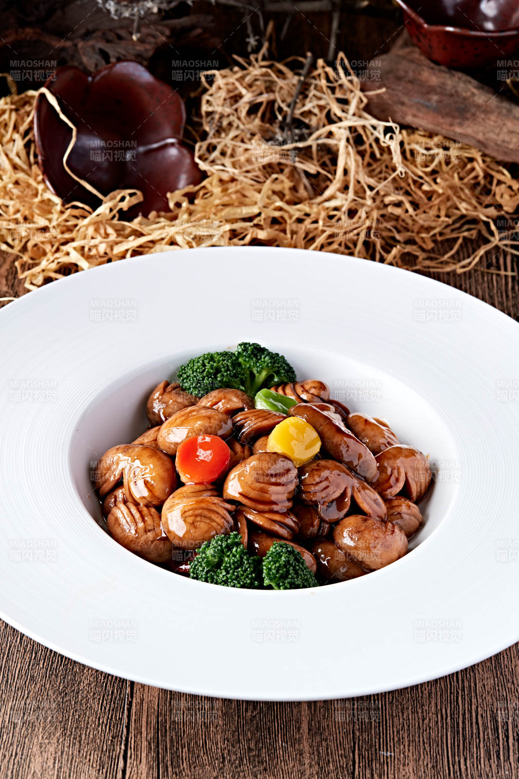 彩椒西藍花紅燒塞外白口蘑