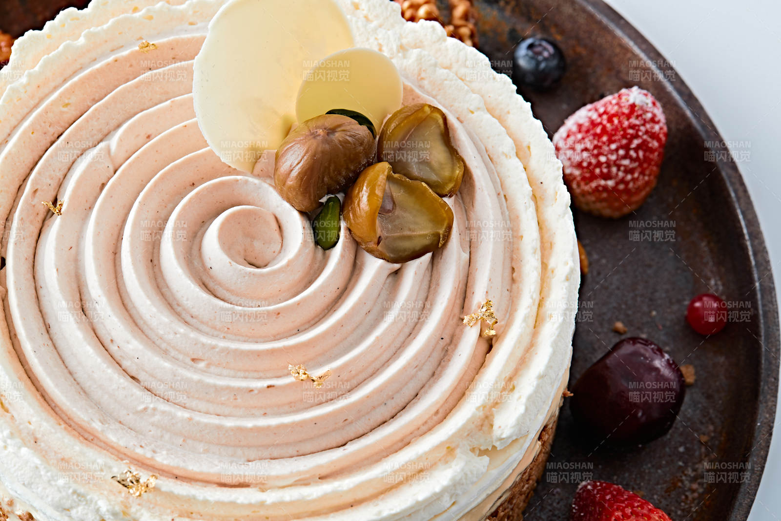 香烤坚果碎烧板栗金箔冰激凌蛋糕