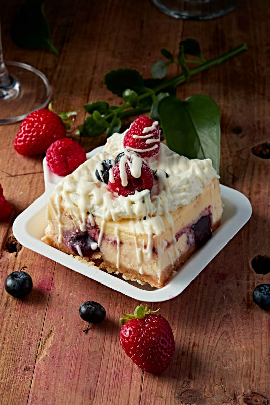 蓝莓树莓鲜奶慕斯蛋糕