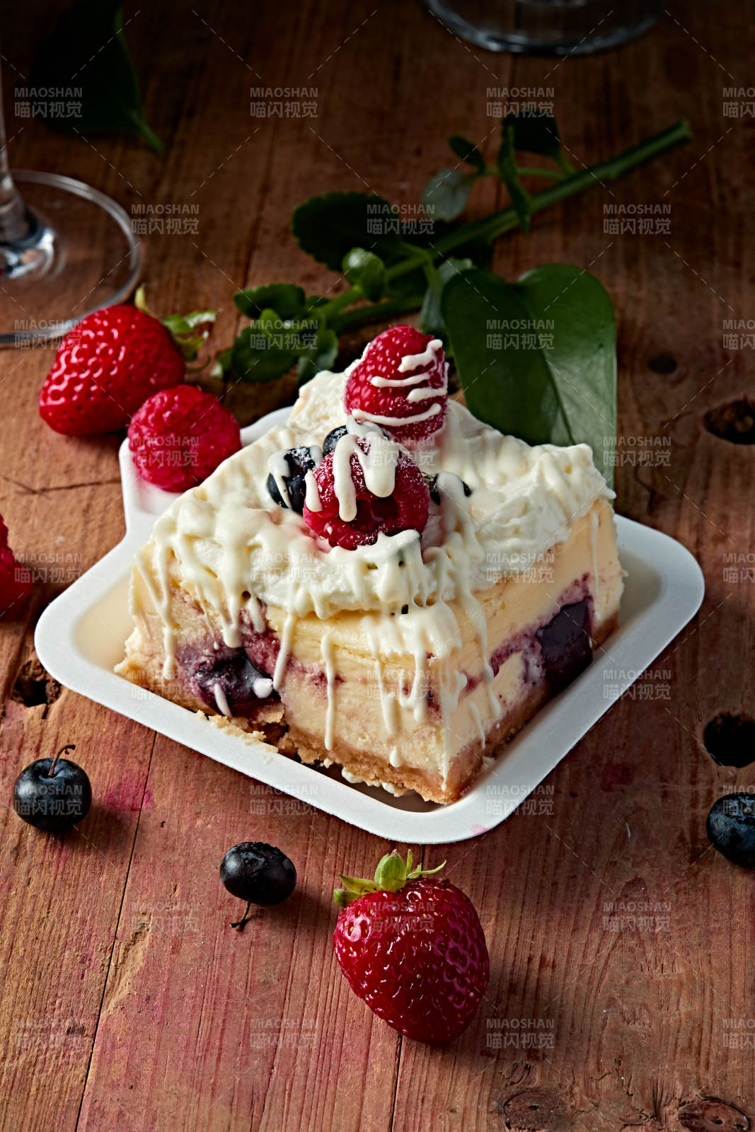 藍莓樹莓鮮奶慕斯蛋糕