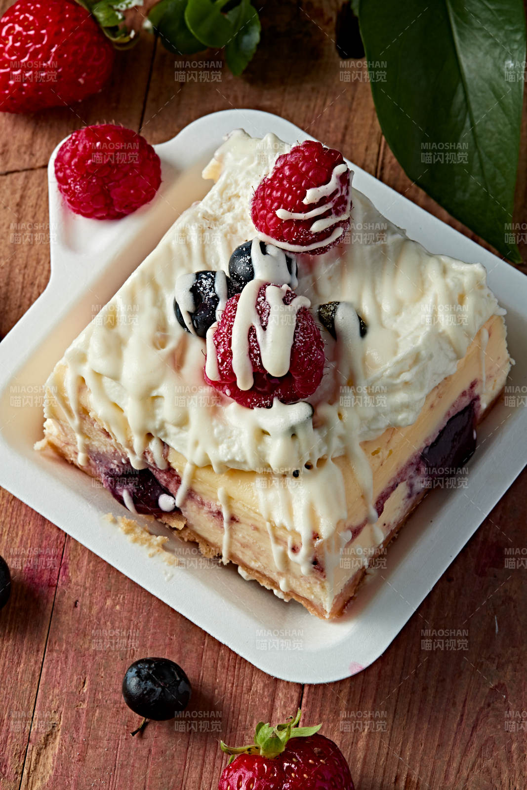 蓝莓树莓鲜奶慕斯蛋糕