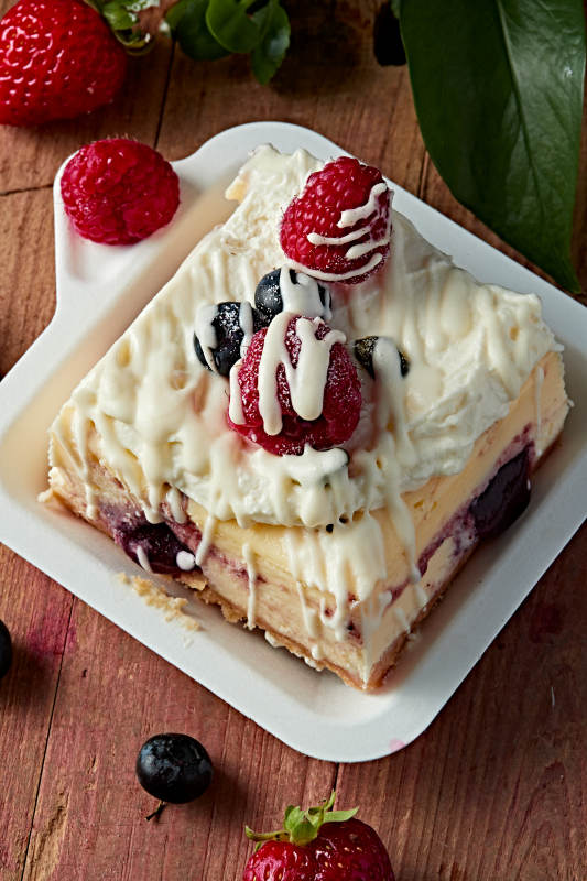 蓝莓树莓鲜奶慕斯蛋糕