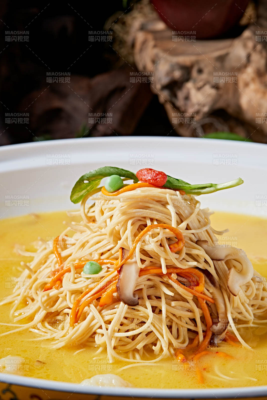 淮扬名菜鲜虾仁大烫干丝